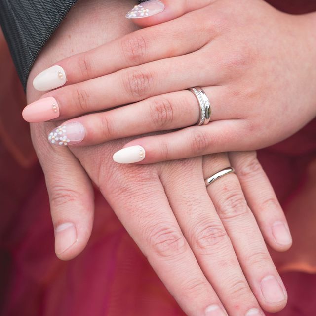 【ティファニー(Tiffany & Co.)の口コミ】 婚約指輪は一石タイプかエタニティタイプか悩んでいました。結婚後も結婚…