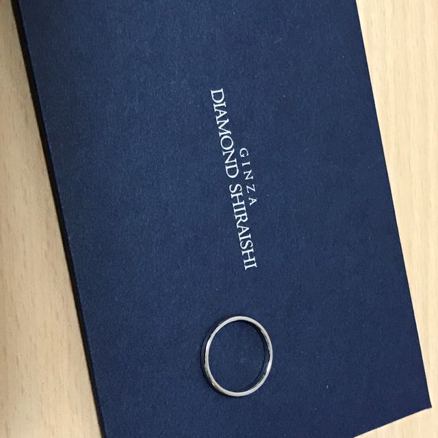 【銀座ダイヤモンドシライシの口コミ】 貰った婚約指輪と同じ店で結婚指輪も購入しました。
気兼ねなく普段使いが…