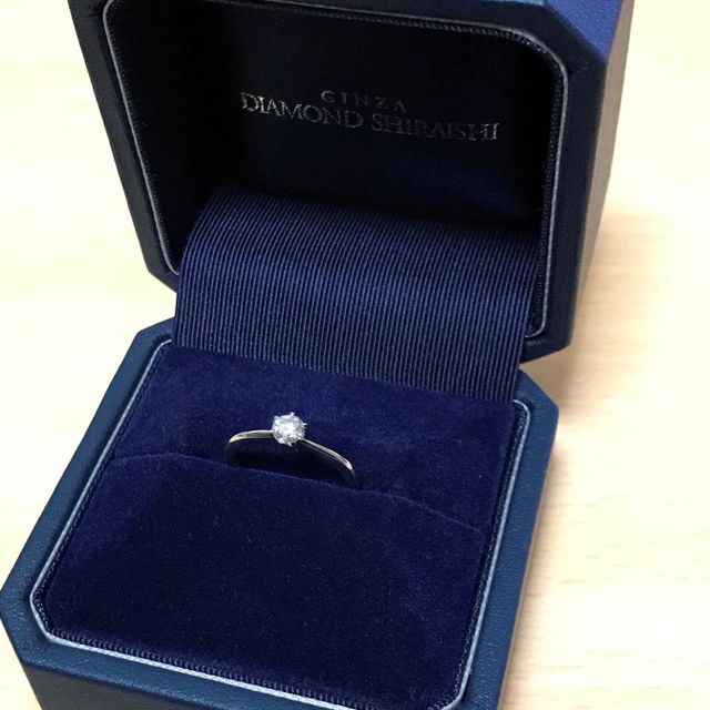 【銀座ダイヤモンドシライシの口コミ】 ダイヤモンドにこだわっているだけあって素敵な指輪でした。
立派な鑑定書…