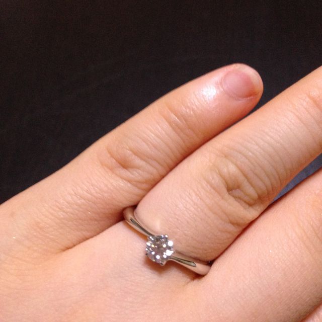 【STAR JEWELRY(スタージュエリー)の口コミ】 色々デパート内のショップを見て回りました。
一番の決め手は、スタッフさ…