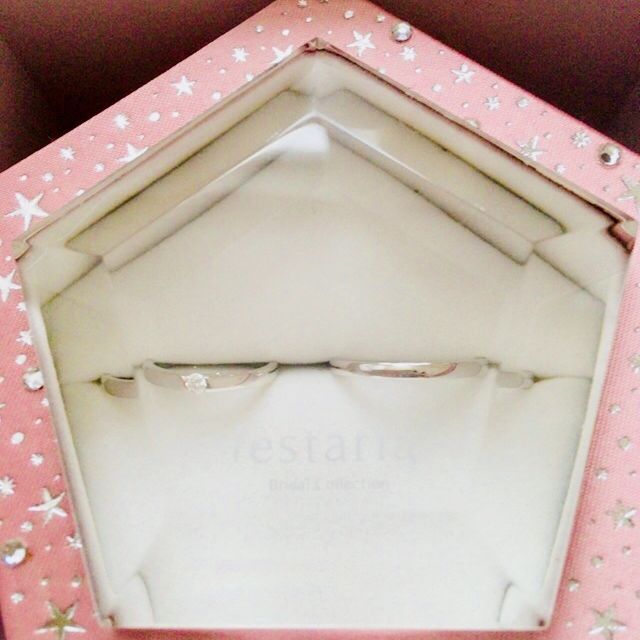 【フェスタリア サンクチュアリの口コミ】 数件、検討のために宝飾店を回りました。夫はあまり指輪に興味がなさそう…