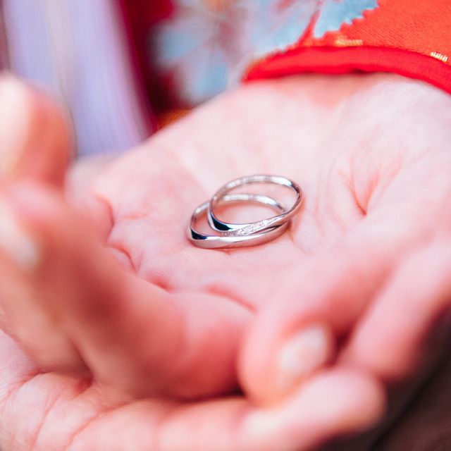 【4℃ BRIDAL(ヨンドシーブライダル)の口コミ】 指輪のデザインが可愛かったのでコレに決めました。ティファニーの指輪と…