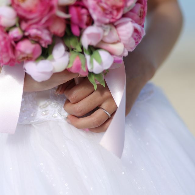 【4℃ BRIDAL(ヨンドシーブライダル)の口コミ】 指輪のデザインが可愛かったのでコレに決めました。ティファニーの指輪と…