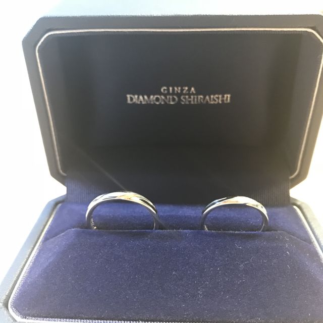 【銀座ダイヤモンドシライシの口コミ】 指輪の決め手は、飽きのこないシンプルで、かつ上品なデザイン性です。
ブ…