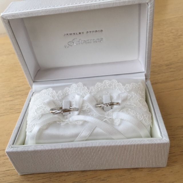 【JEWELRY STUDIO Advance(ジュエリースタジオアドバンス)の口コミ】 何件か回ってS字で斜めにダイヤが入っているデザインがいいなあと思ってい…