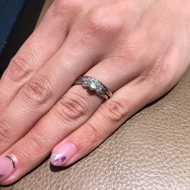 【ROYAL ASSCHER(ロイヤル・アッシャー)の口コミ】 ダイヤモンドが本当に綺麗です！三つ、ついているので、テンションが上が…