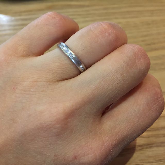 【アイプリモ(I-PRIMO)の口コミ】 いくつか試着して見て、夫にも私にも合う太さとデザインを探していました…