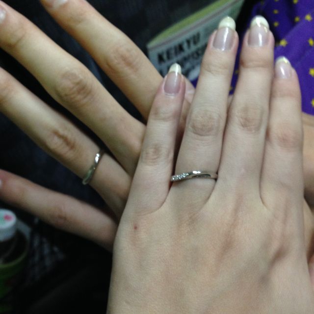 【ラザール ダイヤモンド(LAZARE DIAMOND)の口コミ】 S字型にカーブしているので、指のラインと馴染んで自然に見え、指が綺麗に…