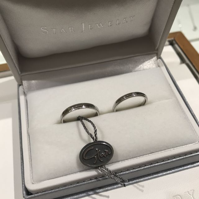 【STAR JEWELRY(スタージュエリー)の口コミ】 シンプルで婚約指輪と重ね付けしやすい指輪を探していました。また、男性…