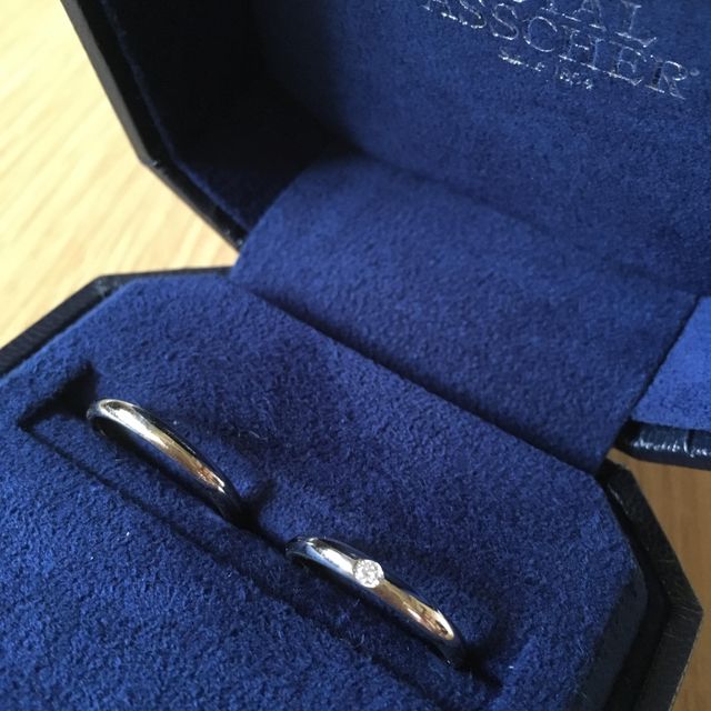 【ROYAL ASSCHER(ロイヤル・アッシャー)の口コミ】 シンプルで飽きの来ない指輪を探していました。
プラチナとダイヤモンドの…