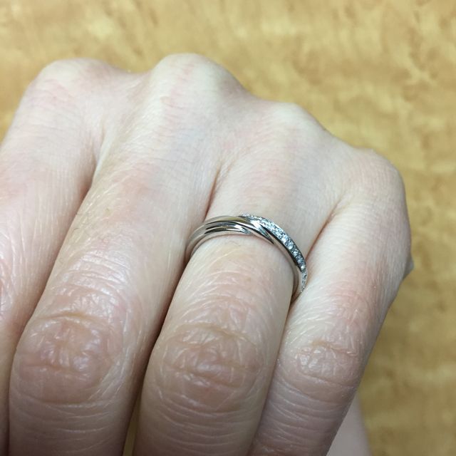 【銀座ダイヤモンドシライシの口コミ】 最初は深いvのデザインのものが欲しかったのですが、このベルファビオラは…