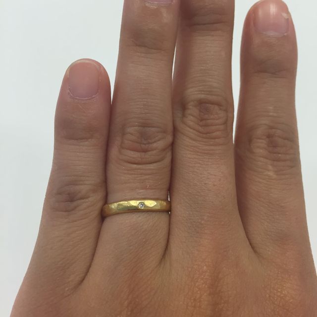 【gram(グラム)の口コミ】 お店には沢山の指輪のサンプルがおいてあり
1つ1つオーダーでの購入だった…