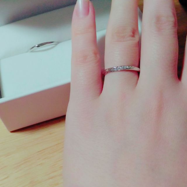 【HOSHI no SUNA 星の砂(ほしのすな)の口コミ】 メレダイヤの入っているリングを探していました。こちらのリングは細身で…