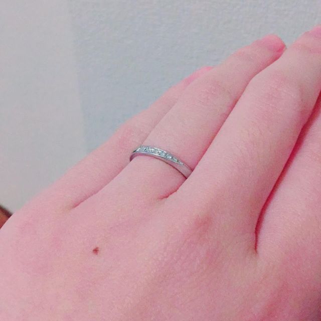 【4℃ BRIDAL(ヨンドシーブライダル)の口コミ】 シンプルで細めのストレートリングを探していて、この指輪がストライクで…
