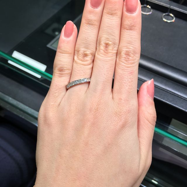 【ラザール ダイヤモンド(LAZARE DIAMOND)の口コミ】 カッターブランドならではの輝きが素晴らしかった事。ハーフエタニティか…