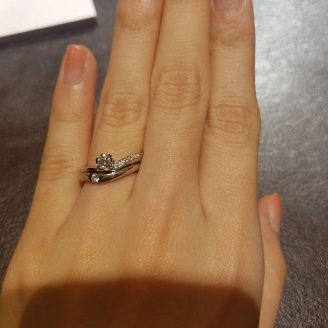 【TRECENTI(トレセンテ)の口コミ】 複数件の店舗を巡って、たくさんの指輪を試着しましたが、一番指にしっく…
