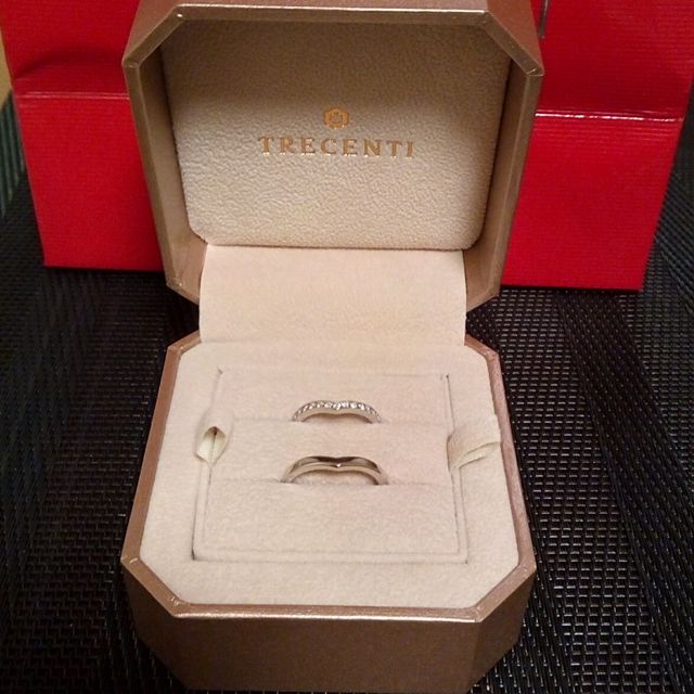 【TRECENTI(トレセンテ)の口コミ】 婚約指輪との重ねづけの機会も考え、V字型の婚約指輪に合う指輪を探してい…
