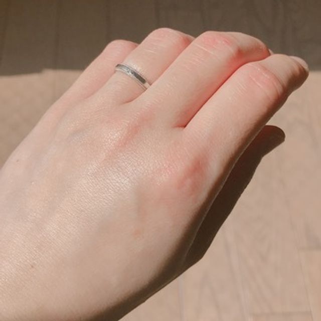 【ラザール ダイヤモンド(LAZARE DIAMOND)の口コミ】 私は手が小さく指も短いので、そんな私の指でもきれいに見せてくれる指輪…