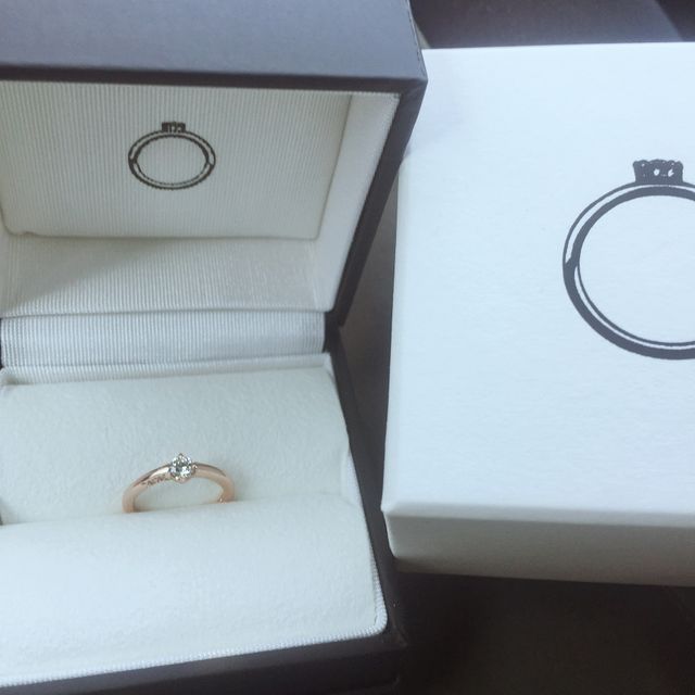 【Galopine & Galopin(ガロピーネガロパン)の口コミ】 日常使いできるもので迷いっていたのですが、ダイヤが埋め込まれいるもの…