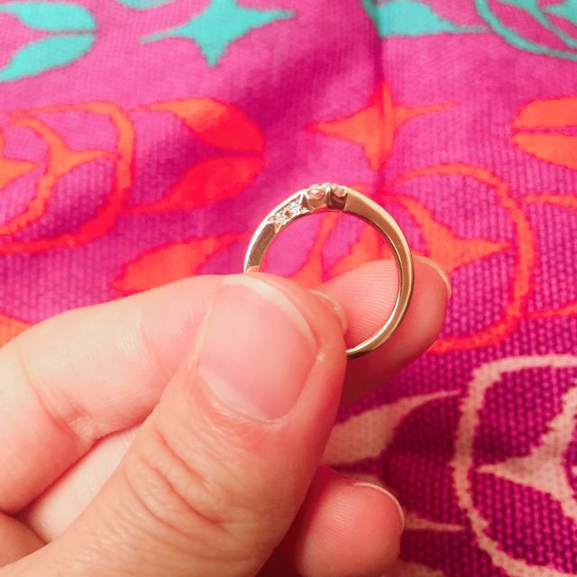 【Galopine & Galopin(ガロピーネガロパン)の口コミ】 日常使いできるもので迷いっていたのですが、ダイヤが埋め込まれいるもの…