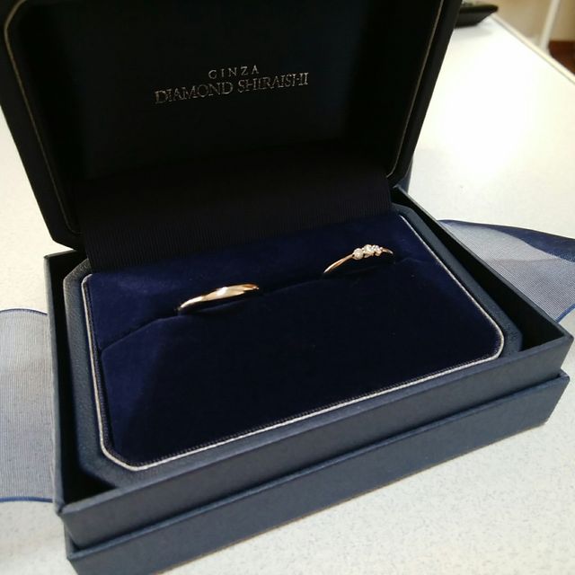 【銀座ダイヤモンドシライシの口コミ】 たくさん見た中で、指輪のデザインが1番気に入ったからです。他店にも似た…