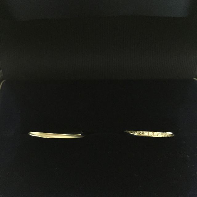 【銀座ダイヤモンドシライシの口コミ】 細身で、内甲丸を必須条件で探しました。
特にこの指輪は、ストレートなの…