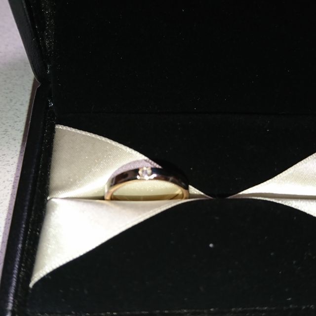 【エクセルコダイヤモンド(EXELCO DIAMOND)の口コミ】 最初は華奢で可愛らしいものがいいかな？と思ってましたが、
彼の方が少し…