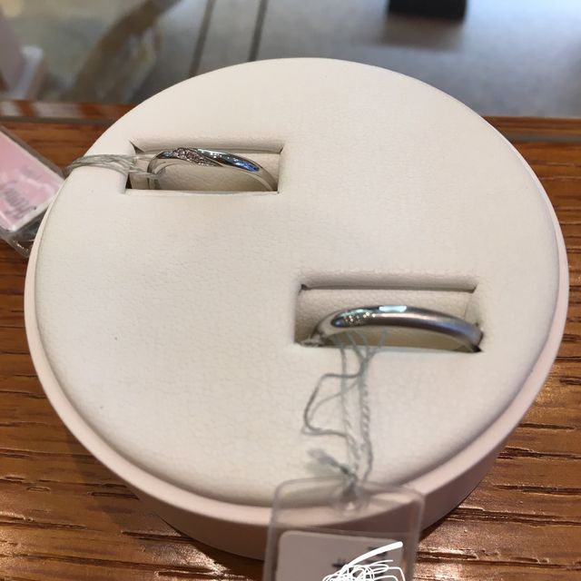 【アネリディギンザ(ANELLI DI GINZA)の口コミ】 メレダイヤ無しで探していましたが、ピンクダイヤに一目惚れをし試着しま…