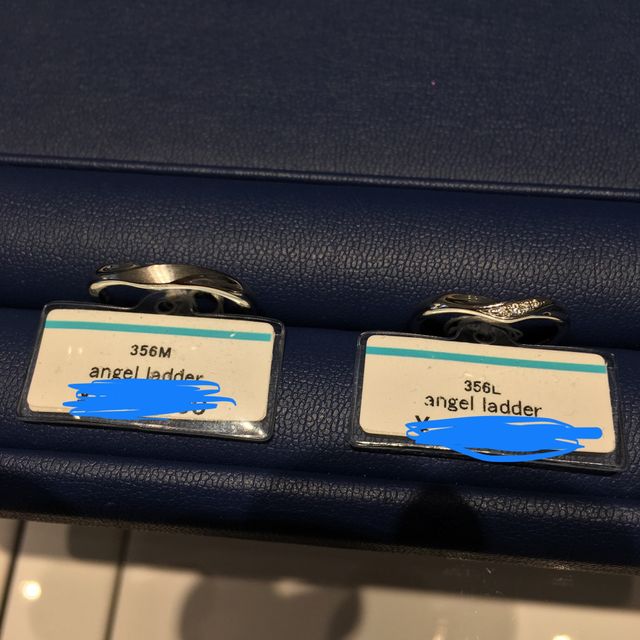 【銀座ダイヤモンドシライシの口コミ】 メレダイヤのついているストレートタイプで探していましたが、いろいろな…