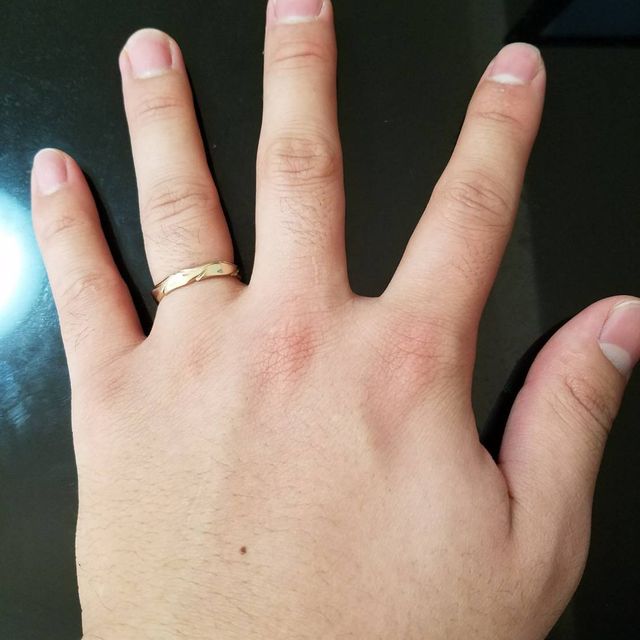 【AFFLUX(アフラックス)の口コミ】 葉っぱのデザインがすごく気に入った点とゴールドですが、嫌みのある光っ…