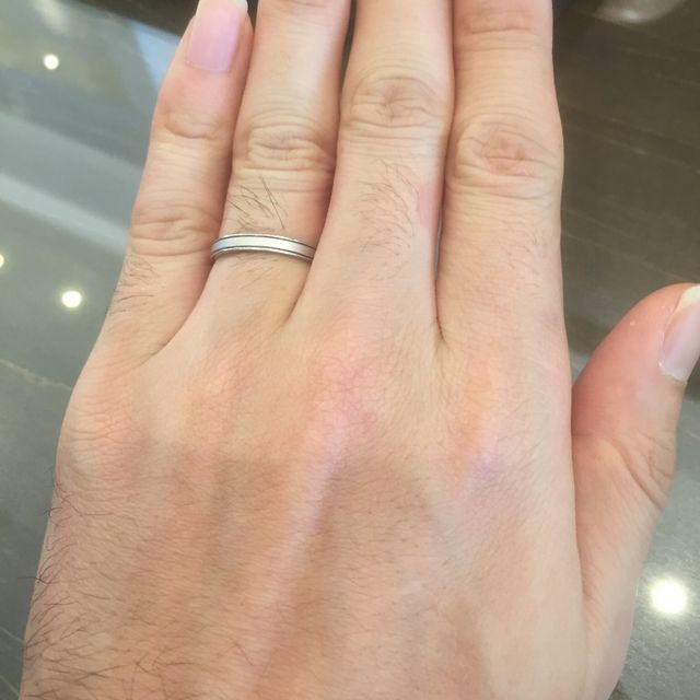 【JEWELRY  KAMATA(ジュエリーかまた)の口コミ】 2.5m幅のシンプルな指輪ですが、マット感があり、ピカピカしていません。
…