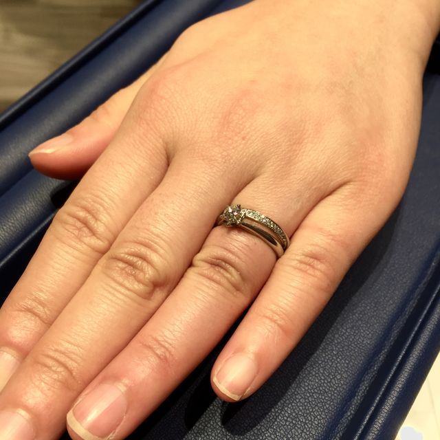 【銀座ダイヤモンドシライシの口コミ】 ダイヤモンドの華やかさに一目惚れしました。たくさんの種類がありました…