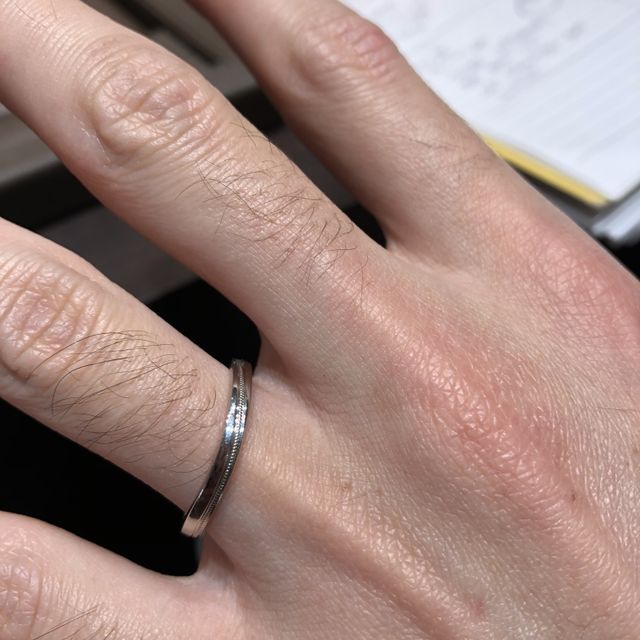 【アイプリモ(I-PRIMO)の口コミ】 ミル打ちが指輪全体にほどこされており、とても華やかなデザインとなって…