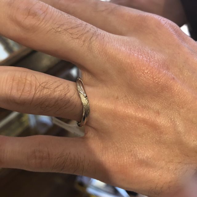 【ケイウノ ブライダル(K.UNO BRIDAL)の口コミ】 ミッキーの指の形が立体的に見えて、ディズニー好きにはたまらない指輪だ…