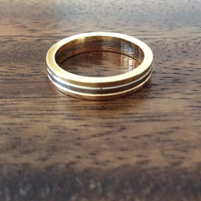 【カルティエ(Cartier)の口コミ】 ユニセックスなデザインなので、夫婦同じ物を身につけられるところが決め…