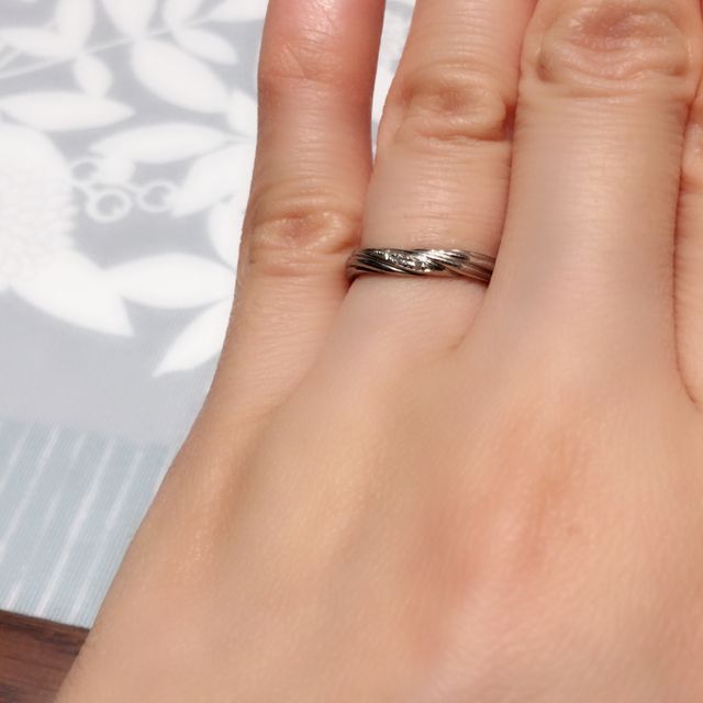 【アイプリモ(I-PRIMO)の口コミ】 流れのあるラインで、ストレートのものより指が綺麗に見えるのでこちらに…