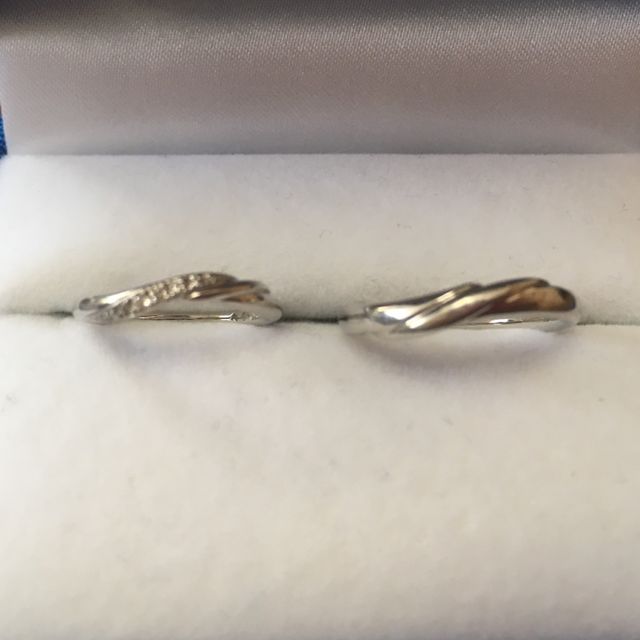 【GALA JEWELRY(ガラジュエリー)の口コミ】 女性用はダイヤが7つもちりばめられていて、角度によってかなりキラキラし…