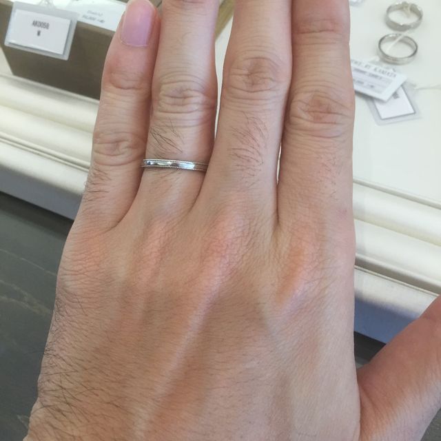 【JEWELRY  KAMATA(ジュエリーかまた)の口コミ】 ツヤありか、ツヤ無しで迷いましたが、ツヤありのこちらの結婚指輪に決め…