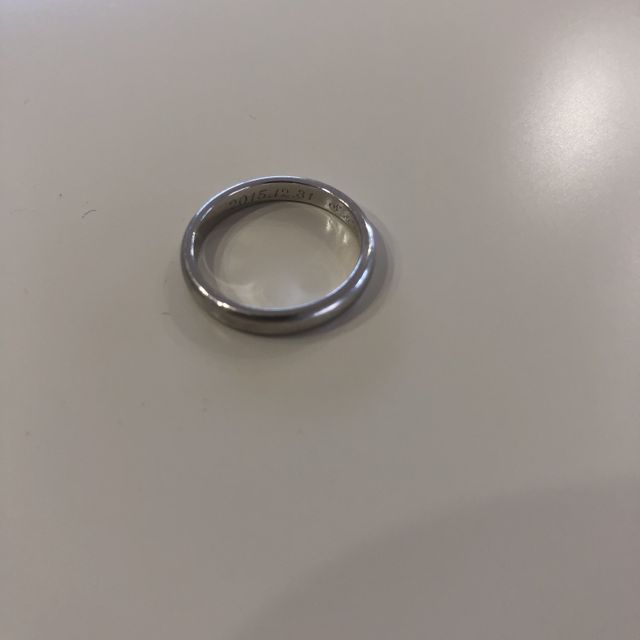 【ティファニー(Tiffany & Co.)の口コミ】 結婚指輪は、憧れのティファニーと決めていました。ダイヤが付いているも…