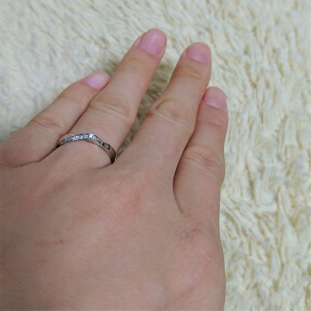 【TOMOE(トモエ)の口コミ】 デザインの好みは徹底的に調べてシンプルな石のないものも捨てがたく、最…