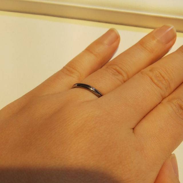 【Aroode(アローデ)の口コミ】 指輪に色を入れられてとてもきれいに見えます。
材質はジルコニウムですが…