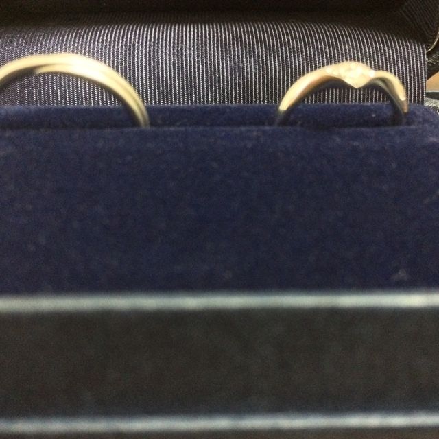 【銀座ダイヤモンドシライシの口コミ】 シンプルでありながらワンポイントのデザインとマット加工がとても気に入…