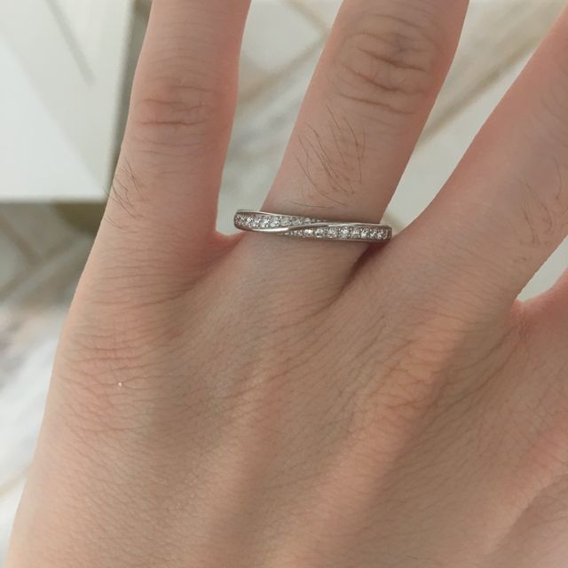 【festaria bijou SOPHIA(フェスタリア ビジュソフィア)の口コミ】 メレダイヤがぎっしり詰まっているのを探していたので可愛かったです。少…