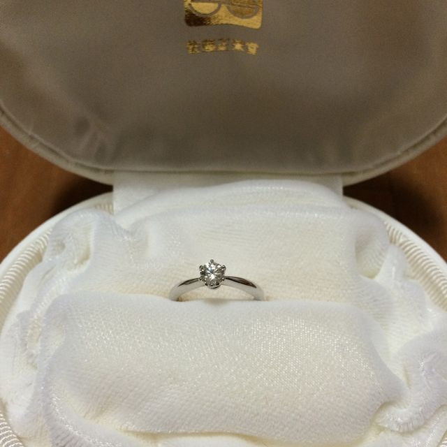 【佐藤正栄堂の口コミ】 婚約指輪だと普段は使わず冠婚葬祭の時につけるので多少石が邪魔でもダイ…