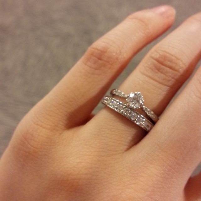【ROYAL ASSCHER(ロイヤル・アッシャー)の口コミ】 エタニティリングかシンプルなものかで悩みましたが、輝きが保たれるのは…