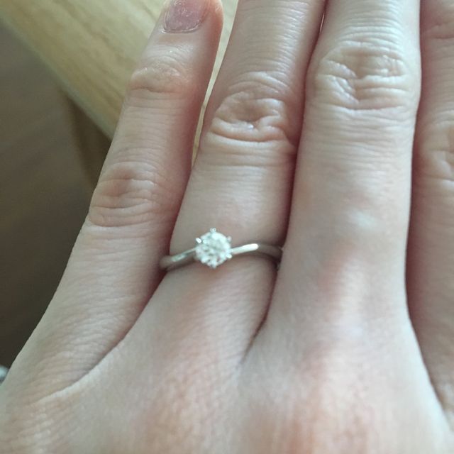 【銀座ダイヤモンドシライシの口コミ】 婚約指輪はいただいていたのですが、カジュアルなものだったため、結婚指…