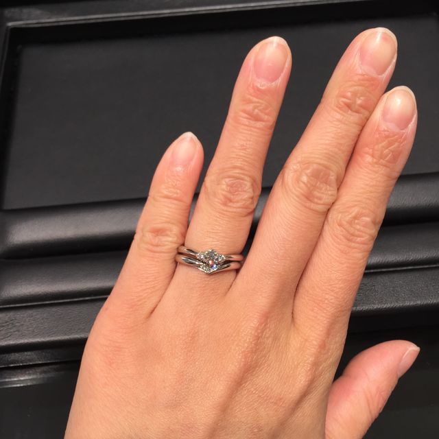 【ラザール ダイヤモンド(LAZARE DIAMOND)の口コミ】 婚約指輪はラガーディアなので、ボコカはセットリングでは無いですが、重…