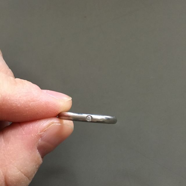 【カルティエ(Cartier)の口コミ】 結婚指輪ということで、普段使いのものを検討していたので、できるだけシ…