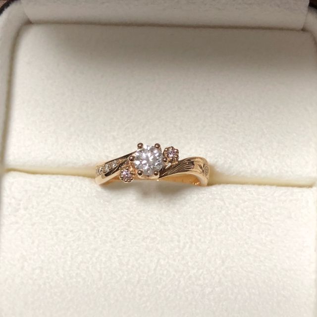 【Makana(マカナ)の口コミ】 いろいろ見ていましたが結婚式をハワイであげるので、どうしてもハワイア…