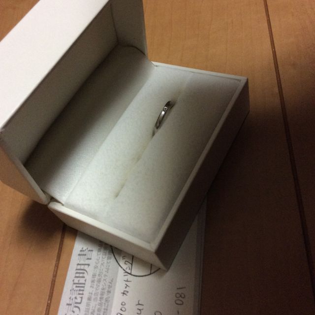 【nocur(ノクル)の口コミ】 価格も手の届く範囲の、デザインも流行遅れになりそうでも無く、光沢感が…